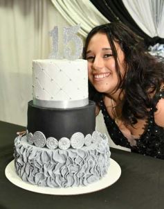 Foto de la galería: Con la noche vestida de fiesta: llegaron los 15 años de More Portillo