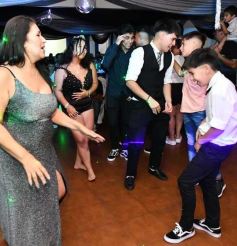 Foto de la galería: Con la noche vestida de fiesta: llegaron los 15 años de More Portillo