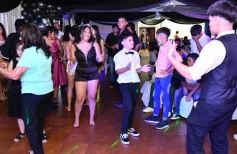 Foto de la galería: Con la noche vestida de fiesta: llegaron los 15 años de More Portillo