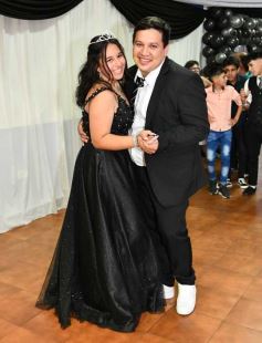 Foto de la galería: Con la noche vestida de fiesta: llegaron los 15 años de More Portillo
