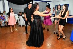 Foto de la galería: Con la noche vestida de fiesta: llegaron los 15 años de More Portillo