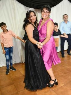 Foto de la galería: Con la noche vestida de fiesta: llegaron los 15 años de More Portillo