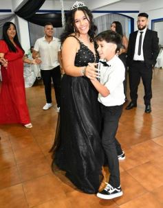 Foto de la galería: Con la noche vestida de fiesta: llegaron los 15 años de More Portillo