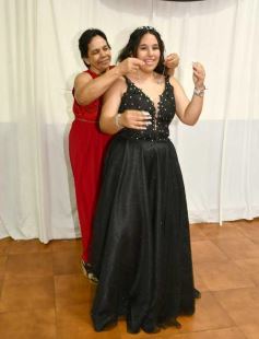 Foto de la galería: Con la noche vestida de fiesta: llegaron los 15 años de More Portillo