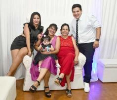 Foto de la galería: Con la noche vestida de fiesta: llegaron los 15 años de More Portillo