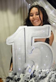 Foto de la galería: Con la noche vestida de fiesta: llegaron los 15 años de More Portillo