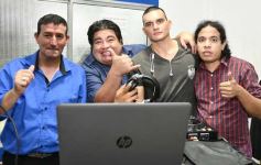 Foto de la galería: Con la noche vestida de fiesta: llegaron los 15 años de More Portillo