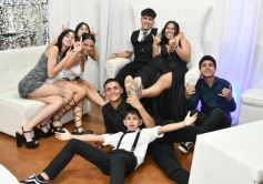 Foto de la galería: Con la noche vestida de fiesta: llegaron los 15 años de More Portillo