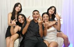 Foto de la galería: Con la noche vestida de fiesta: llegaron los 15 años de More Portillo