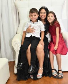 Foto de la galería: Con la noche vestida de fiesta: llegaron los 15 años de More Portillo