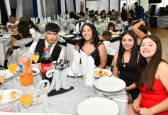 Foto de la galería: Con la noche vestida de fiesta: llegaron los 15 años de More Portillo