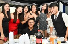 Foto de la galería: Con la noche vestida de fiesta: llegaron los 15 años de More Portillo