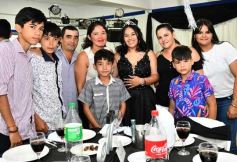 Foto de la galería: Con la noche vestida de fiesta: llegaron los 15 años de More Portillo