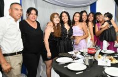 Foto de la galería: Con la noche vestida de fiesta: llegaron los 15 años de More Portillo