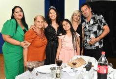 Foto de la galería: Con la noche vestida de fiesta: llegaron los 15 años de More Portillo