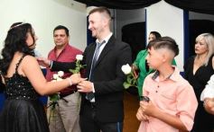 Foto de la galería: Con la noche vestida de fiesta: llegaron los 15 años de More Portillo