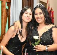 Foto de la galería: Con la noche vestida de fiesta: llegaron los 15 años de More Portillo