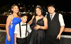 Foto de la galería: Con la noche vestida de fiesta: llegaron los 15 años de More Portillo