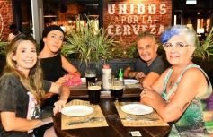 Foto de la galería: Noche de sábado en Glück: disfrute compartido en el fin de semana posadeño