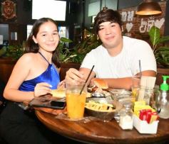 Foto de la galería: Noche de sábado en Glück: disfrute compartido en el fin de semana posadeño