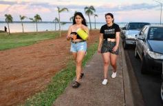Foto de la galería: Domingo en Costa Sur: agua de rio a pleno y mucha recreación para posadeños y visitantes
