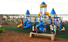 Foto de la galería: Domingo en Costa Sur: agua de rio a pleno y mucha recreación para posadeños y visitantes