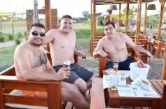 Foto de la galería: Domingo en Costa Sur: agua de rio a pleno y mucha recreación para posadeños y visitantes