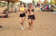 Foto de la galería: Domingo en Costa Sur: agua de rio a pleno y mucha recreación para posadeños y visitantes