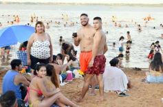 Foto de la galería: Domingo en Costa Sur: agua de rio a pleno y mucha recreación para posadeños y visitantes