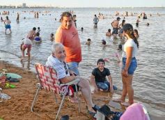 Foto de la galería: Domingo en Costa Sur: agua de rio a pleno y mucha recreación para posadeños y visitantes
