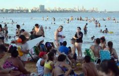 Foto de la galería: Domingo en Costa Sur: agua de rio a pleno y mucha recreación para posadeños y visitantes