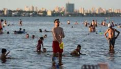 Foto de la galería: Domingo en Costa Sur: agua de rio a pleno y mucha recreación para posadeños y visitantes