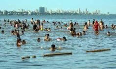 Foto de la galería: Domingo en Costa Sur: agua de rio a pleno y mucha recreación para posadeños y visitantes