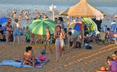 Foto de la galería: Domingo en Costa Sur: agua de rio a pleno y mucha recreación para posadeños y visitantes