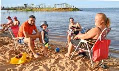 Foto de la galería: Domingo en Costa Sur: agua de rio a pleno y mucha recreación para posadeños y visitantes