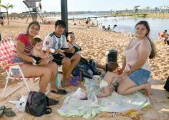 Foto de la galería: Domingo en Costa Sur: agua de rio a pleno y mucha recreación para posadeños y visitantes