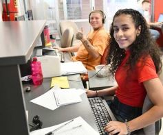 Foto de la galería: Enero activo: llega fin de mes entre trabajo, recorridas y mucha gente copada en la ciudad capital