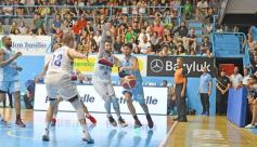 Foto de la galería: Liga Nacional de Básquet: OTC ganó y encendió la noche en la capital del monte