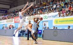 Foto de la galería: Liga Nacional de Básquet: OTC ganó y encendió la noche en la capital del monte