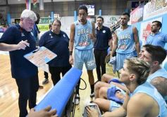 Foto de la galería: Liga Nacional de Básquet: OTC ganó y encendió la noche en la capital del monte