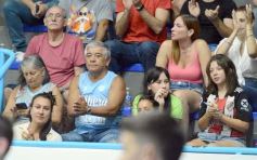 Foto de la galería: Liga Nacional de Básquet: OTC ganó y encendió la noche en la capital del monte