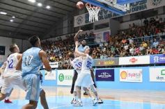 Foto de la galería: Liga Nacional de Básquet: OTC ganó y encendió la noche en la capital del monte