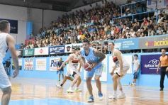 Foto de la galería: Liga Nacional de Básquet: OTC ganó y encendió la noche en la capital del monte