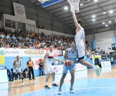 Foto de la galería: Liga Nacional de Básquet: OTC ganó y encendió la noche en la capital del monte