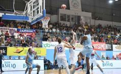 Foto de la galería: Liga Nacional de Básquet: OTC ganó y encendió la noche en la capital del monte