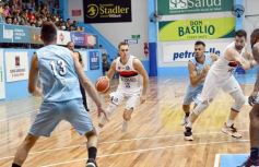 Foto de la galería: Liga Nacional de Básquet: OTC ganó y encendió la noche en la capital del monte