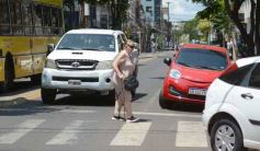 Foto de la galería: Las primeras de febrero: gente que viene y que va en el varieté de recorridas que dejó la ciudad capital