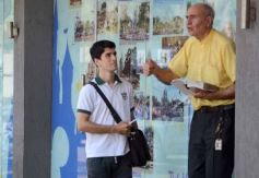 Foto de la galería: Las primeras de febrero: gente que viene y que va en el varieté de recorridas que dejó la ciudad capital