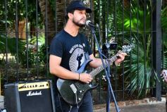 Foto de la galería: Las primeras de febrero: gente que viene y que va en el varieté de recorridas que dejó la ciudad capital