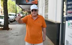 Foto de la galería: Las primeras de febrero: gente que viene y que va en el varieté de recorridas que dejó la ciudad capital